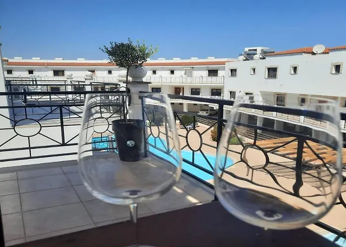 Paramount Gardens Resorts C201